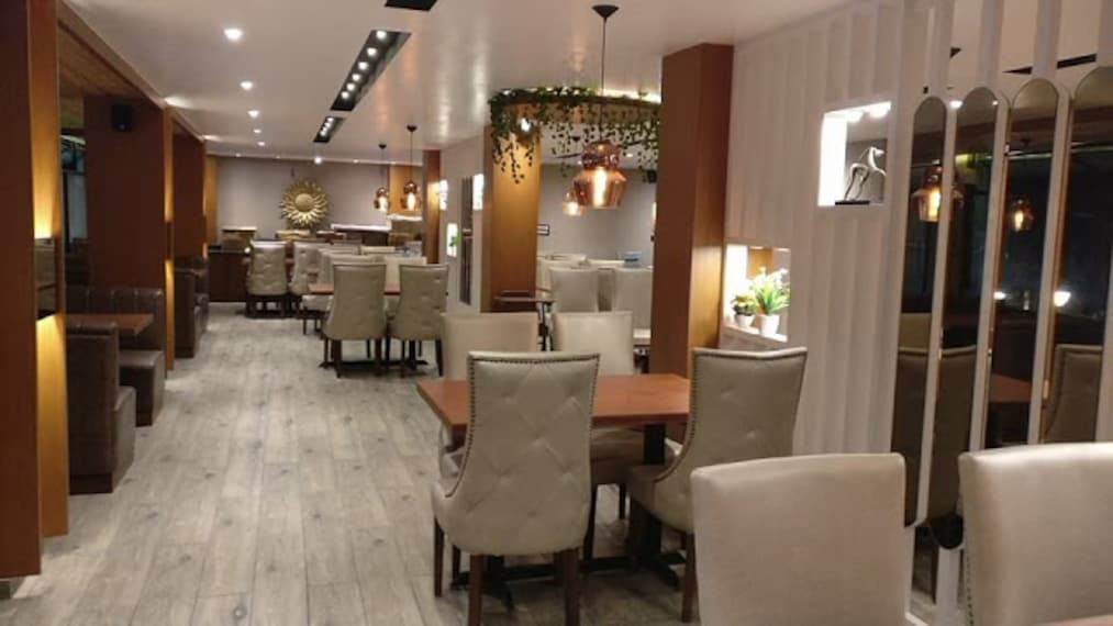 Osm Restro and Lounge_4